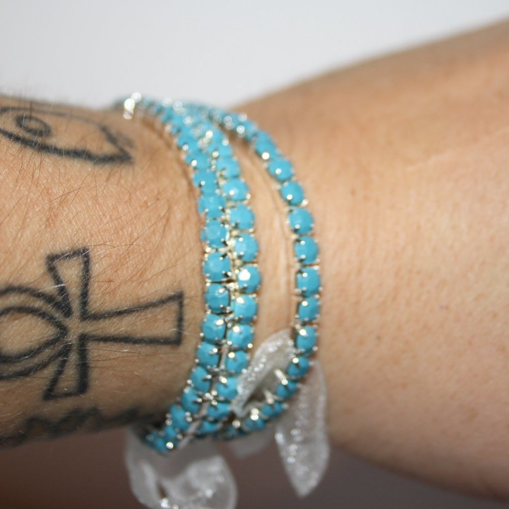 Pretty silver and blue nwt bracelet set - Picture 2 of 4